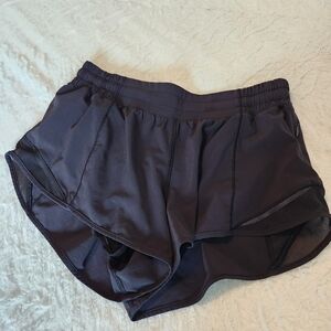 Women's Lululemon Black Hotty Hot 2.5 in Shorts Sz 8